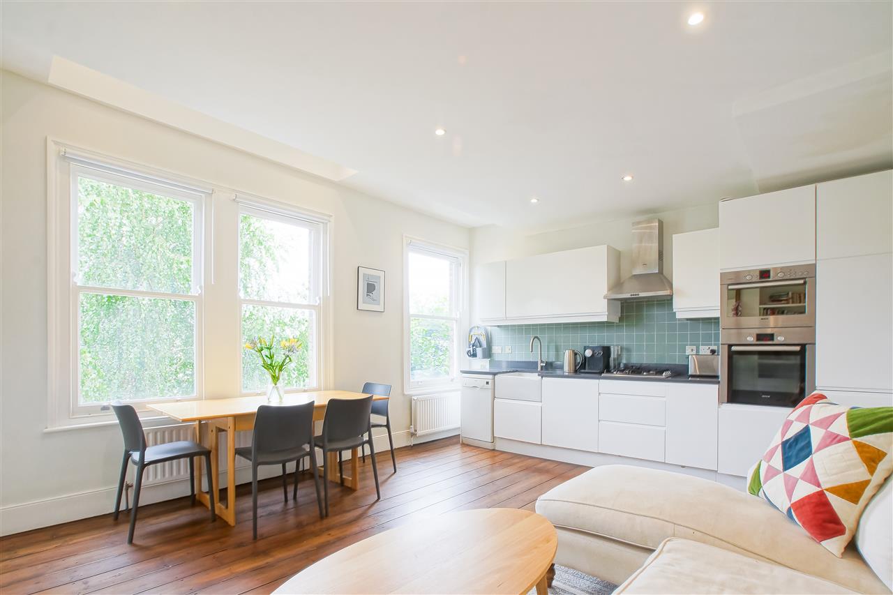 2 bed flat for sale in Huddleston Road 5