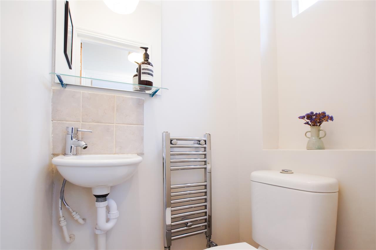 2 bed flat for sale in Huddleston Road 11