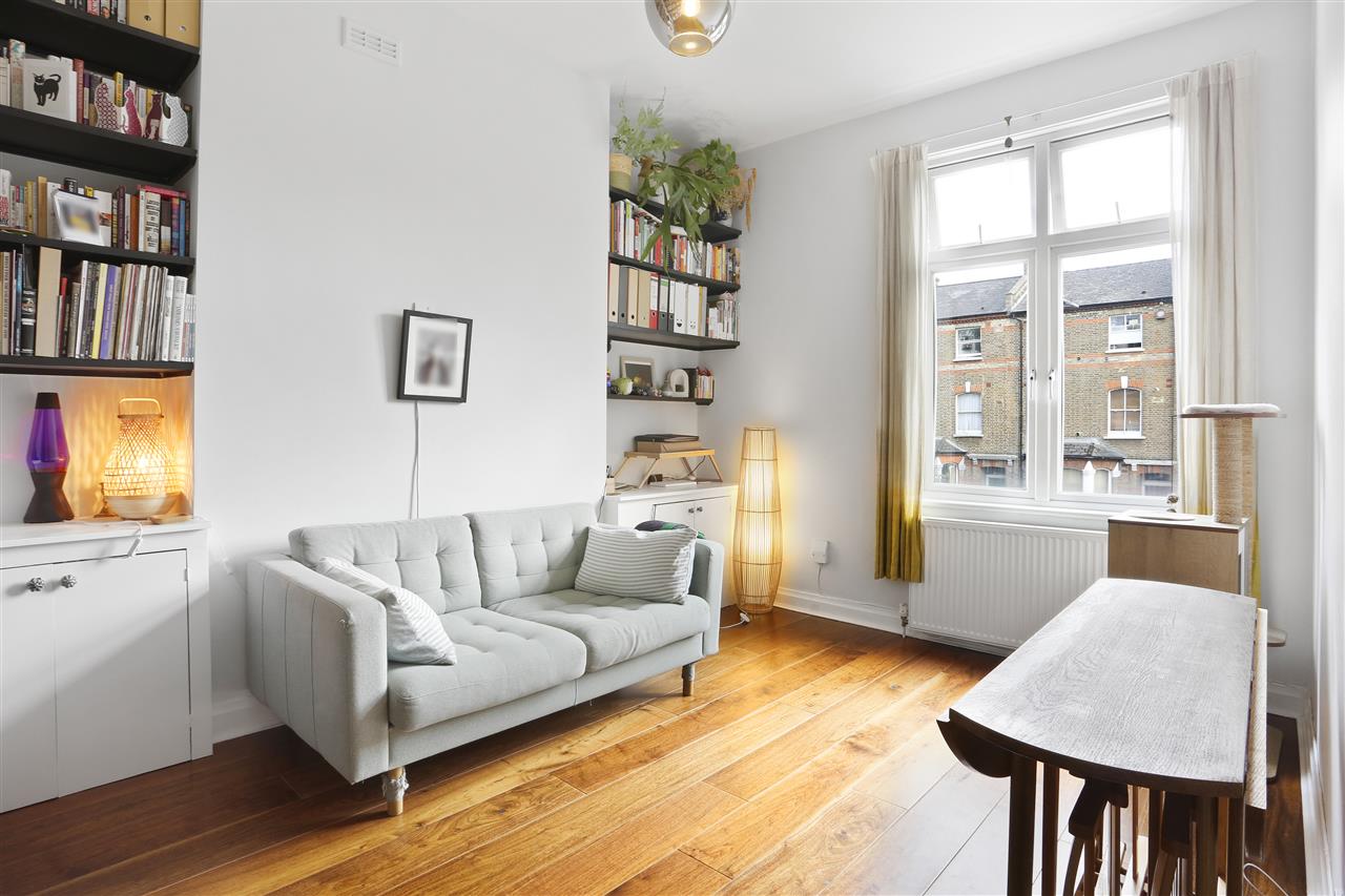 2 bed flat for sale in Tufnell Park Road 1