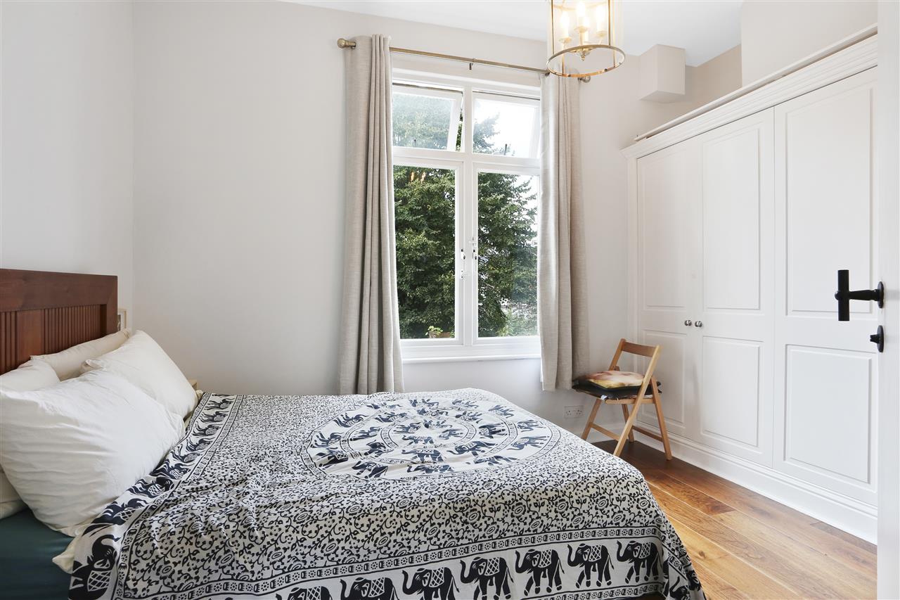 2 bed flat for sale in Tufnell Park Road 5