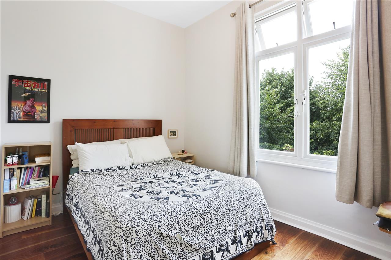 2 bed flat for sale in Tufnell Park Road 6