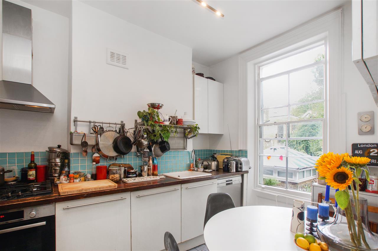 3 bed maisonette for sale in Leighton Road 4