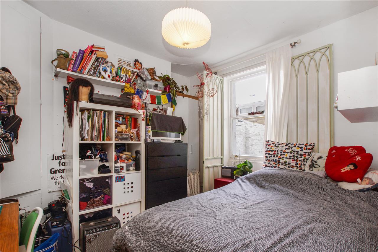 3 bed maisonette for sale in Leighton Road 11