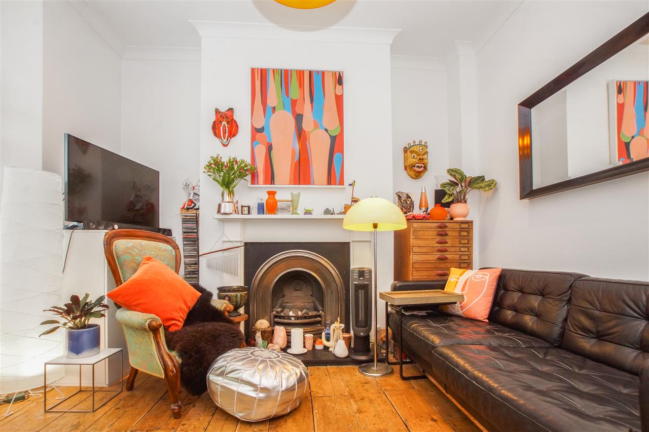 3 bed maisonette for sale in Leighton Road 12