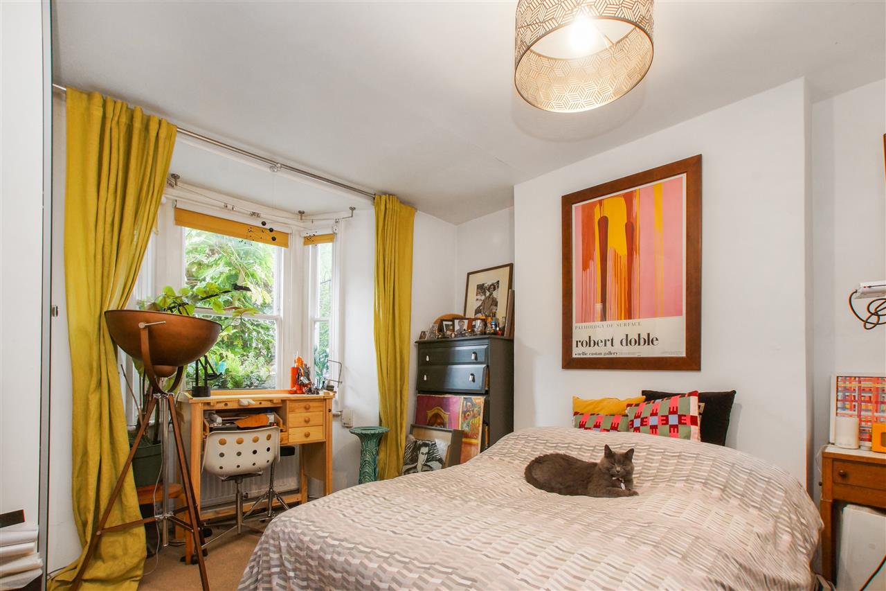 3 bed maisonette for sale in Leighton Road 13