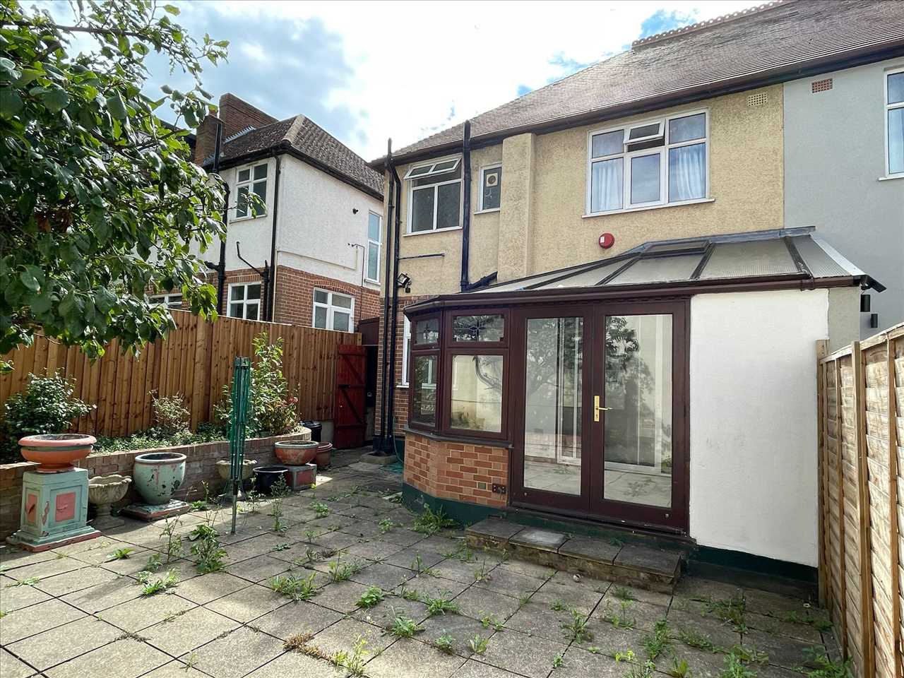 3 bed house to rent in Leighton Road 17