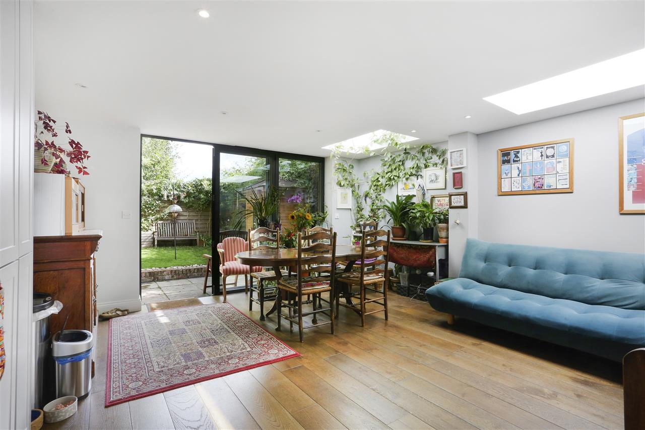 A truly stunning and spacious split level garden apartment providing thoughtfully planned accommodation blending contemporary living with Victorian character and charm. The property is situated in a highly sought after and enviable location overlooking Tufnell Park playing fields and is within ...