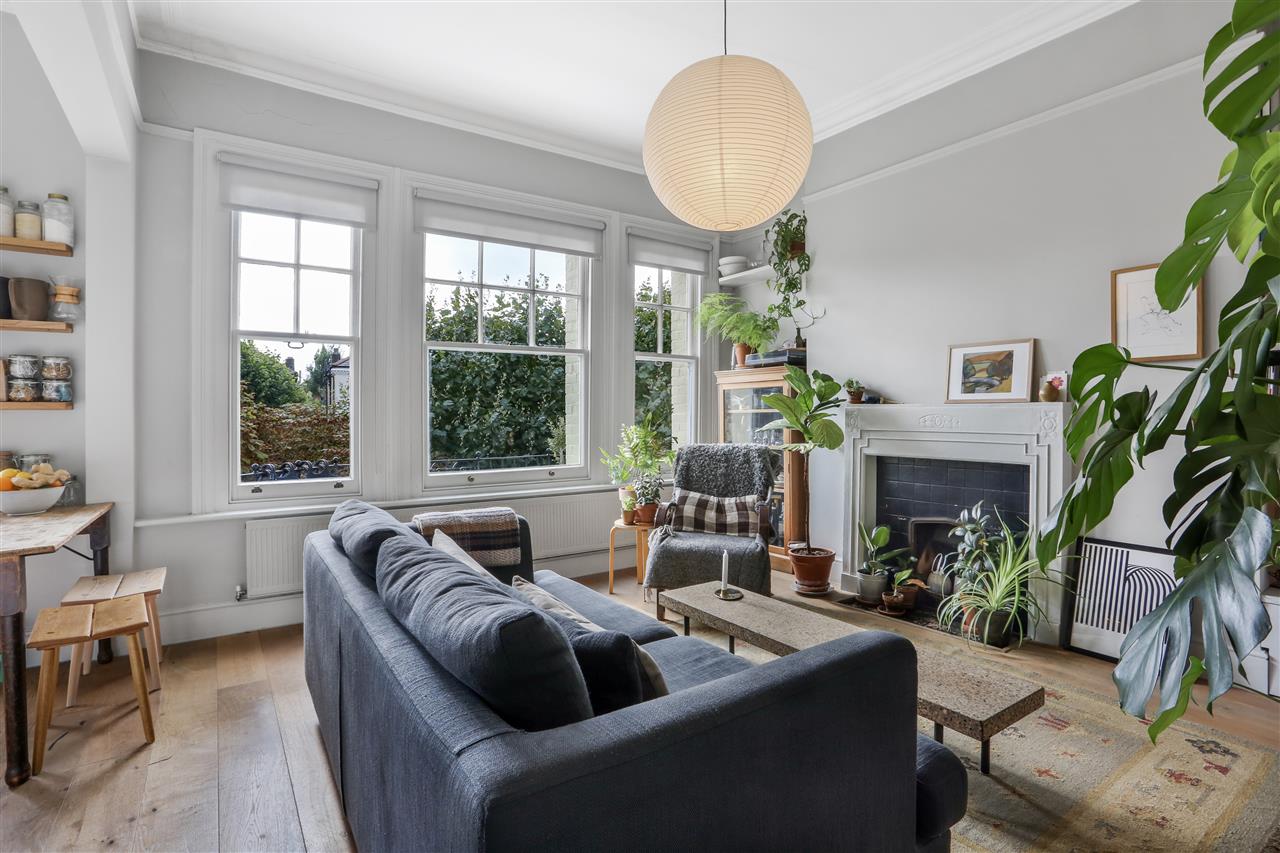 A truly stunning and spacious (approximately 685 Sq Ft / 64 Sq M) third/top floor apartment forming part of a highly sought after period Mansion block situated in a prime location on one of the most sought after tree-lined roads in Tufnell Park within close proximity to Tufnell Park (Northern ...