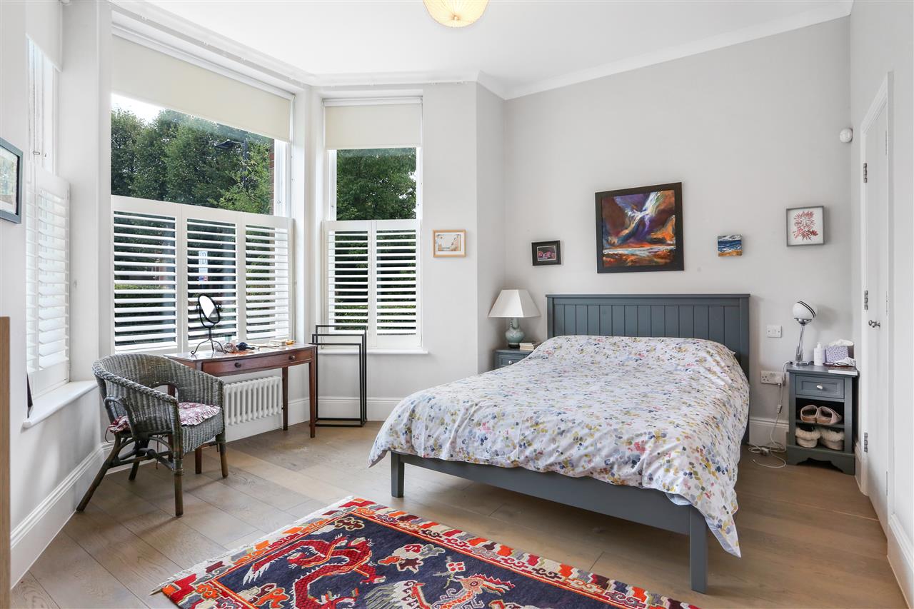 2 bed flat for sale in Carleton Road 7