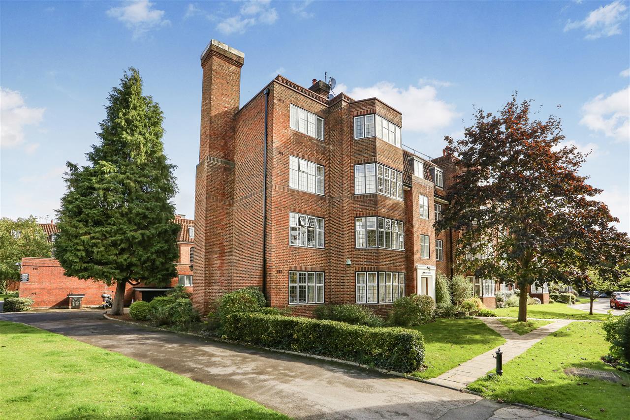 A very well presented and spacious (approximately 1120 Sq Ft/104 Sq M) second floor apartment forming part of an attractive and highly sought after 1930's mansion block set within well maintained private grounds which include tennis courts, squash courts, secure bike storage and parking permit ...