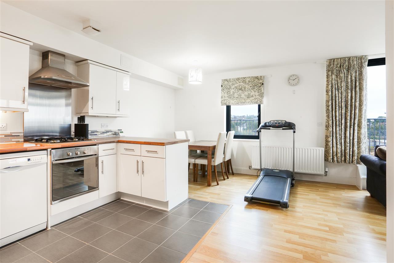 2 bed flat for sale in Junction Road  - Property Image 3