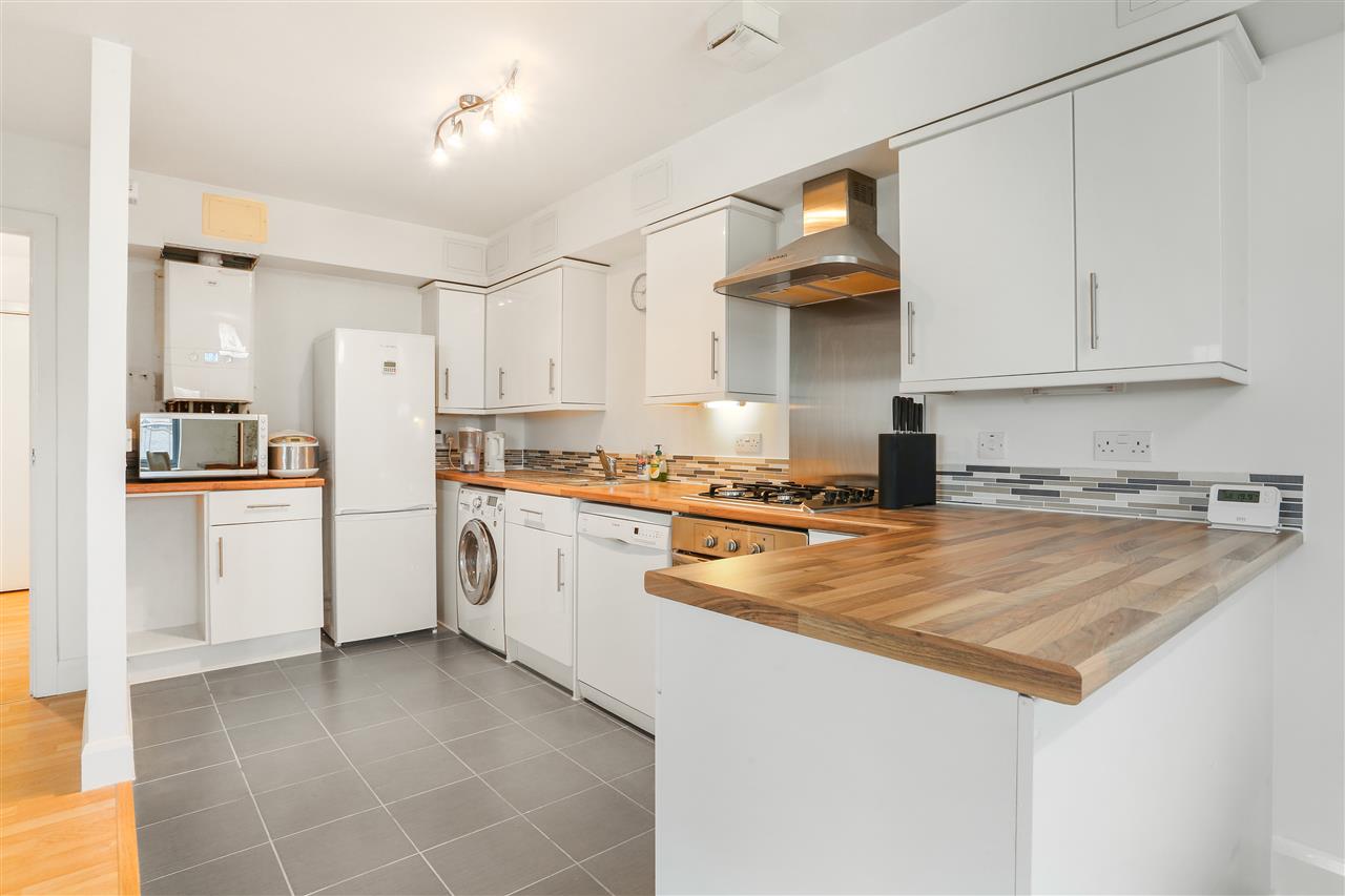 2 bed flat for sale in Junction Road  - Property Image 9