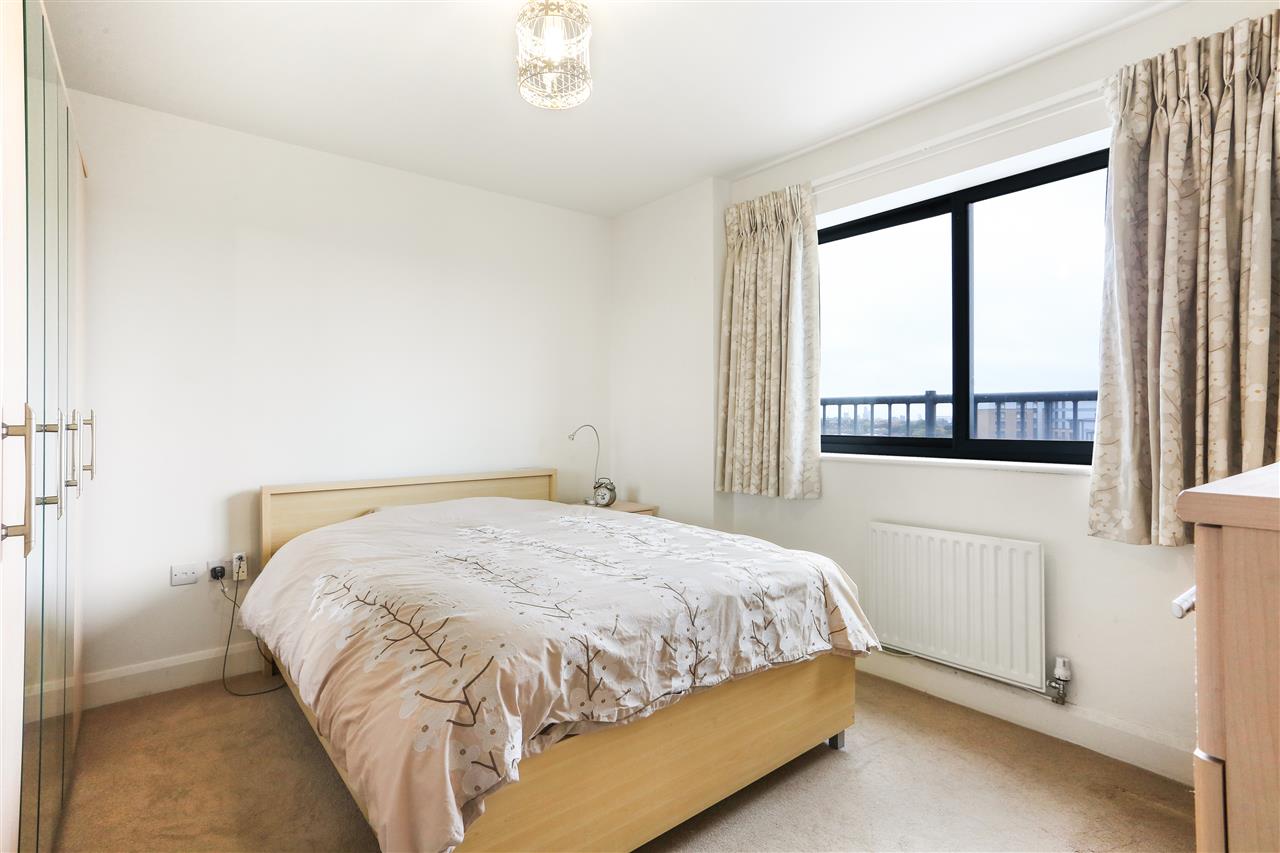 2 bed flat for sale in Junction Road 10