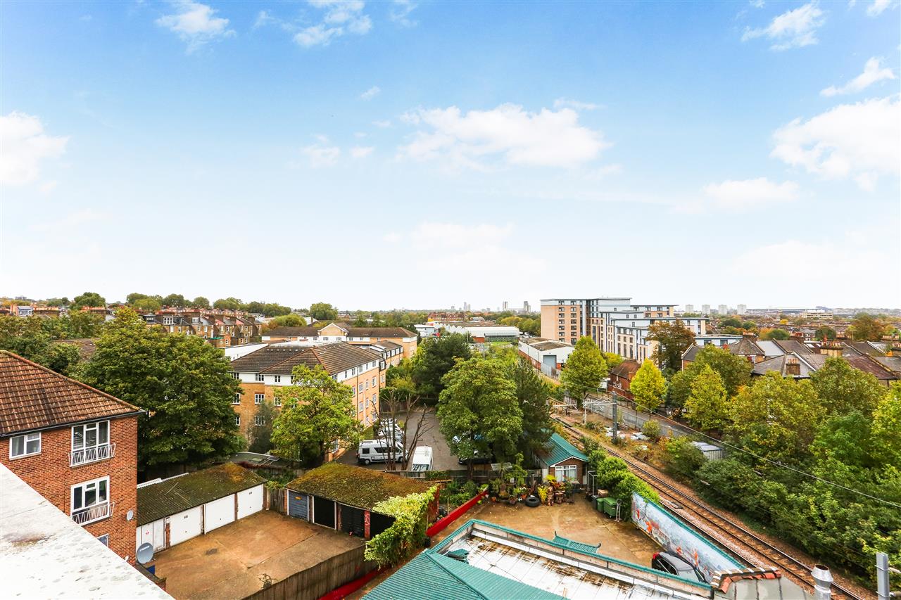 2 bed flat for sale in Junction Road  - Property Image 19