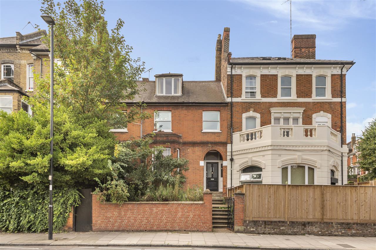 CHAIN FREE! A spacious (approximately 495 Sq Ft/46 Sq M including restricted head height areas in bedroom) second floor flat with a terrace, converted from a Victorian property situated in a sought after location within close proximity to the ever popular Eleanor Palmer primary school, Tufnell ...