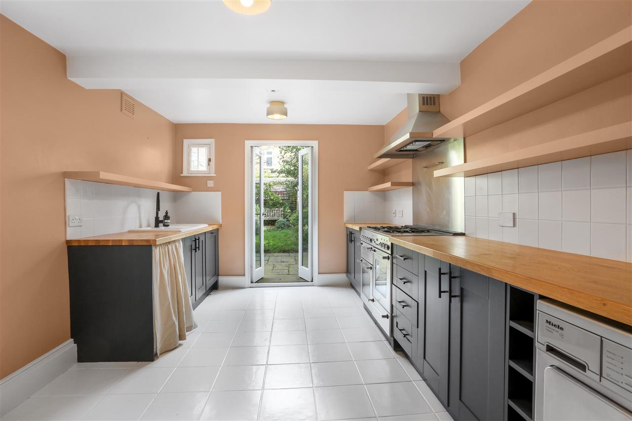 3 bed terraced house for sale in Yerbury Road 6