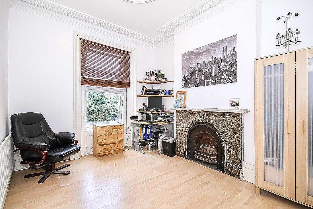 CHAIN FREE! A spacious (approximately 2068 Sq Ft / 192 Sq M excluding under external stairs storage) Victorian terraced house arranged over four levels situated in the cul de sac end of a highly sought after Tufnell Park residential road within close proximity to local outdoor spaces, shops, ...