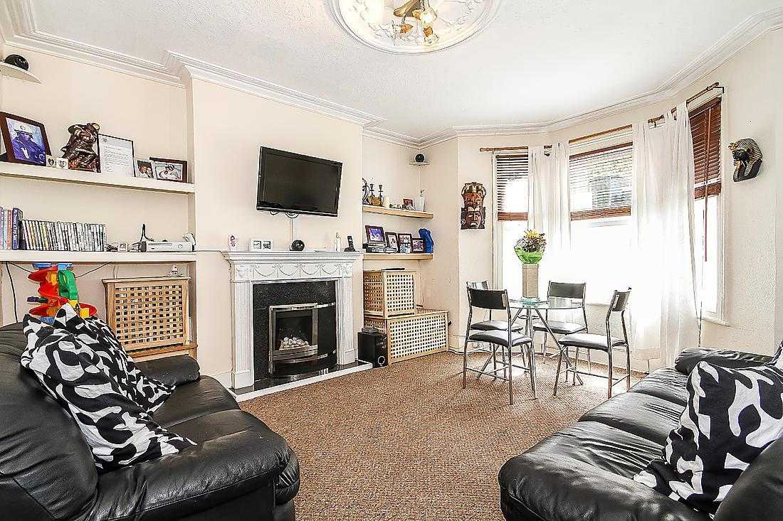 4 bed terraced house for sale in Huddleston Road 3