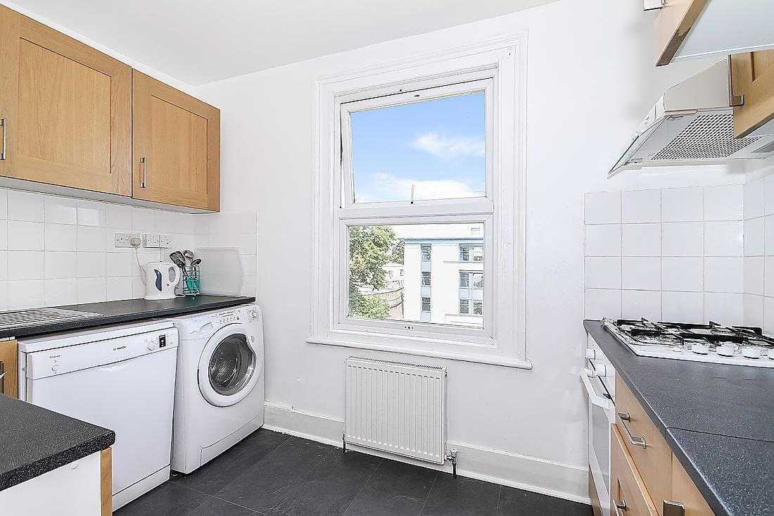 4 bed terraced house for sale in Huddleston Road 6