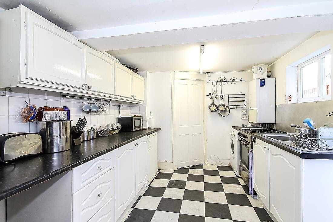 4 bed terraced house for sale in Huddleston Road 7