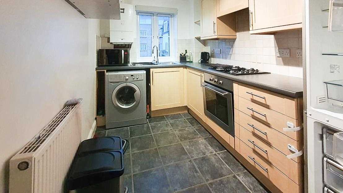 2 bed flat for sale in Monnery Road 6