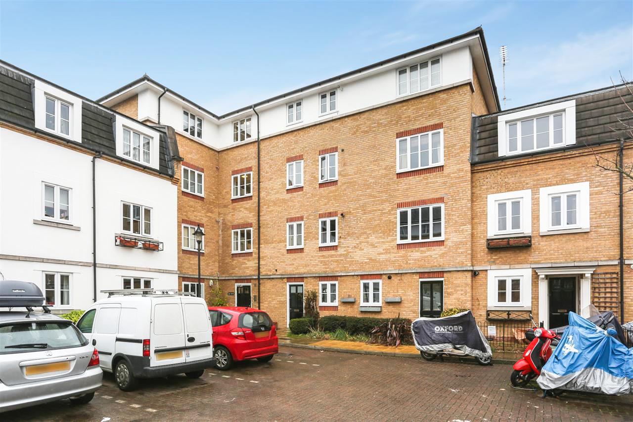 2 bed flat for sale in Monnery Road  - Property Image 9