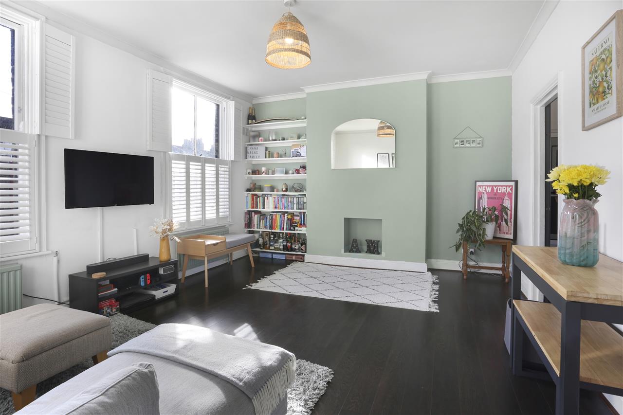 2 bed flat for sale in Arthur Road 4