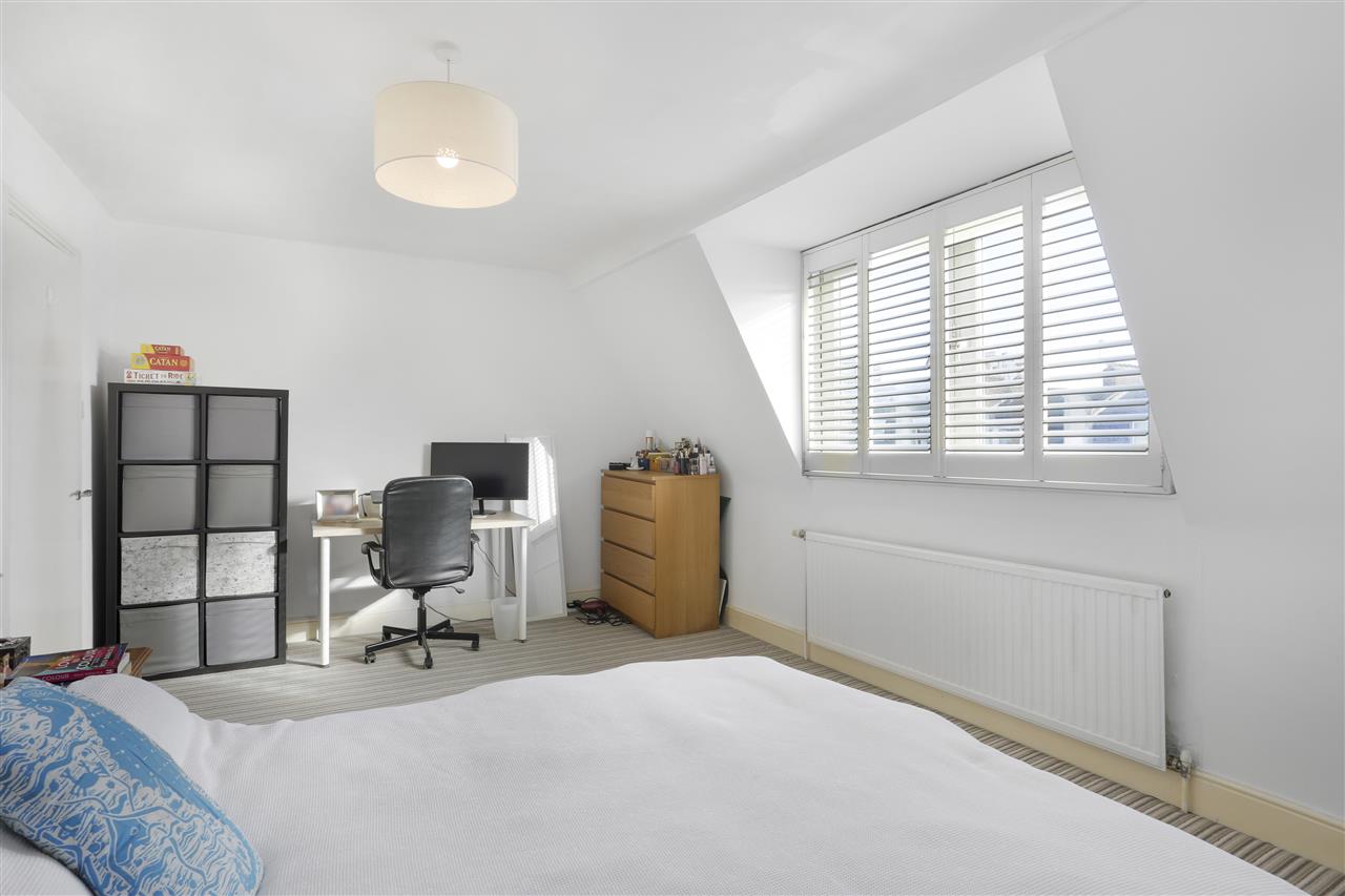 2 bed flat for sale in Arthur Road 9