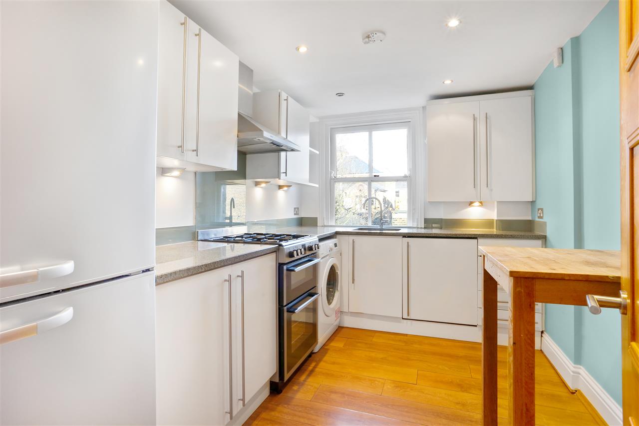 2 bed flat to rent in Warrender Road  - Property Image 3