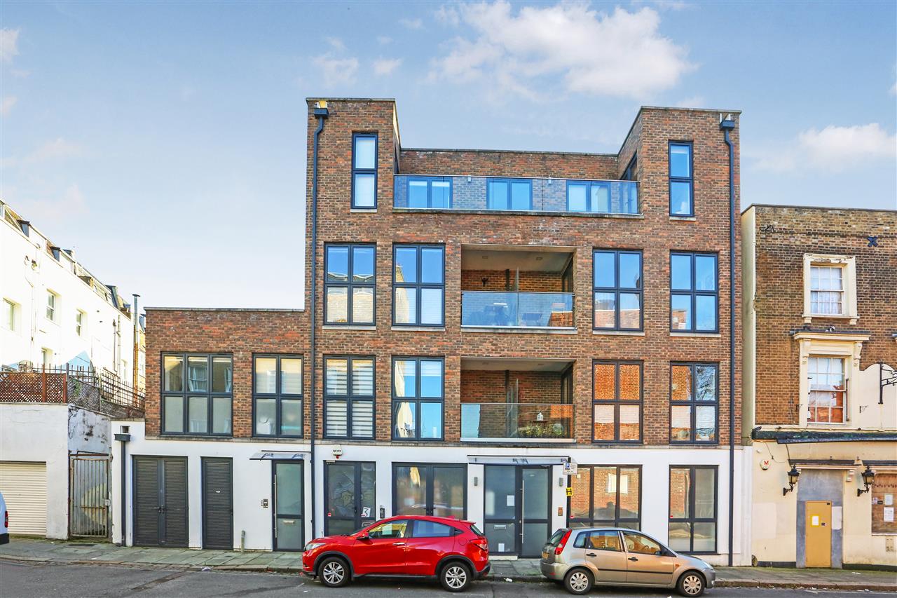 A stunning contemporary, immaculately presented and spacious (approximately 667 Sq Ft / 62 Sq M) purpose built first floor apartment forming part of an exclusive modern development situated in a sought-after location within very close proximity to local shops, cafes, specialist food stores and ...