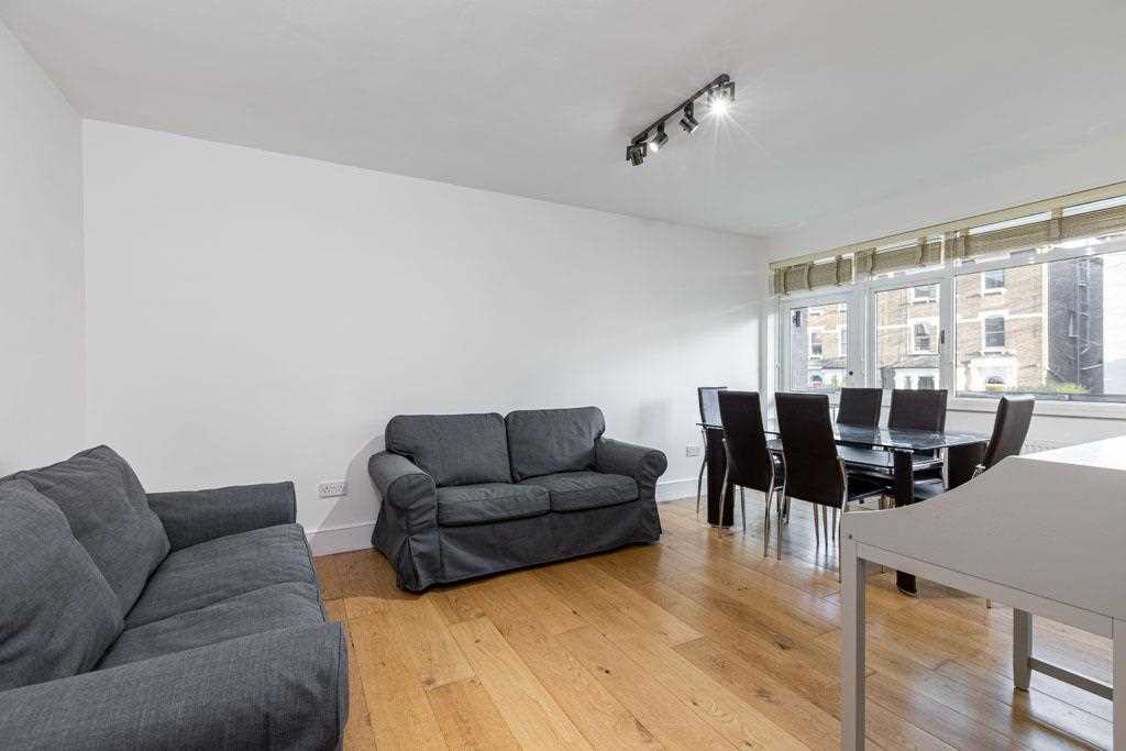 CHAIN FREE! A well presented and spacious (approximately 617 Sq Ft / 57.4 Sq M) ground floor purpose built ex-local authority flat forming part of a low rise block situated in a sought after location within very close proximity to the ever popular Eleanor Palmer primary school, Tufnell Park ...