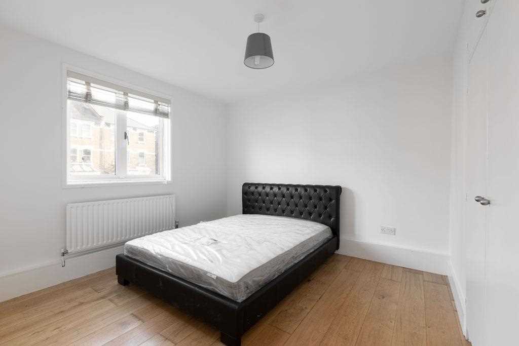 2 bed flat for sale in Lupton Street 8