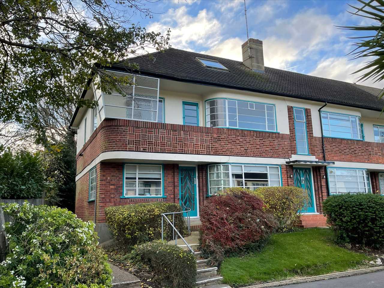 AVAILABLE IMMEDIATELY! UNFURNISHED - A very well presented split level first and second floor apartment forming part of a low rise purpose built block situated in a sought development that it within close proximity to Finchley Central (Northern Line) underground station together with the ...