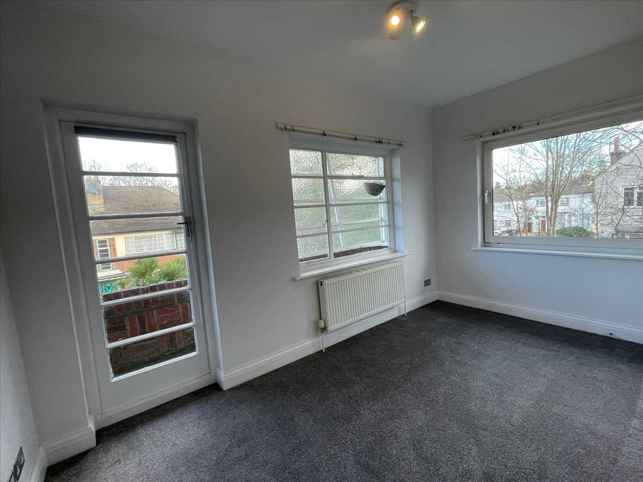 3 bed flat to rent in Glenhill Close  - Property Image 4