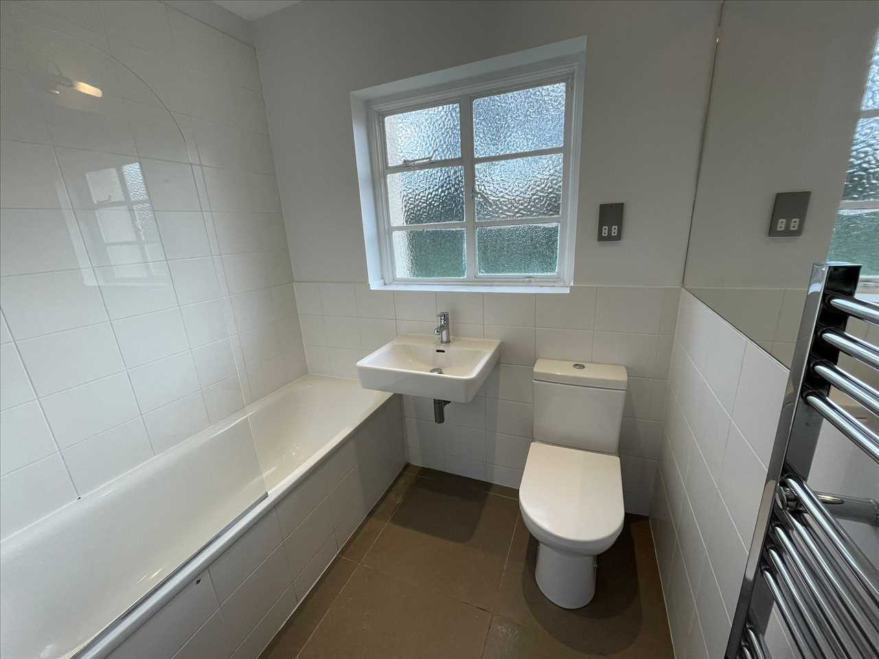 3 bed flat to rent in Glenhill Close  - Property Image 11