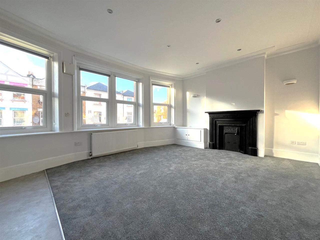 3 bed flat to rent  - Property Image 5