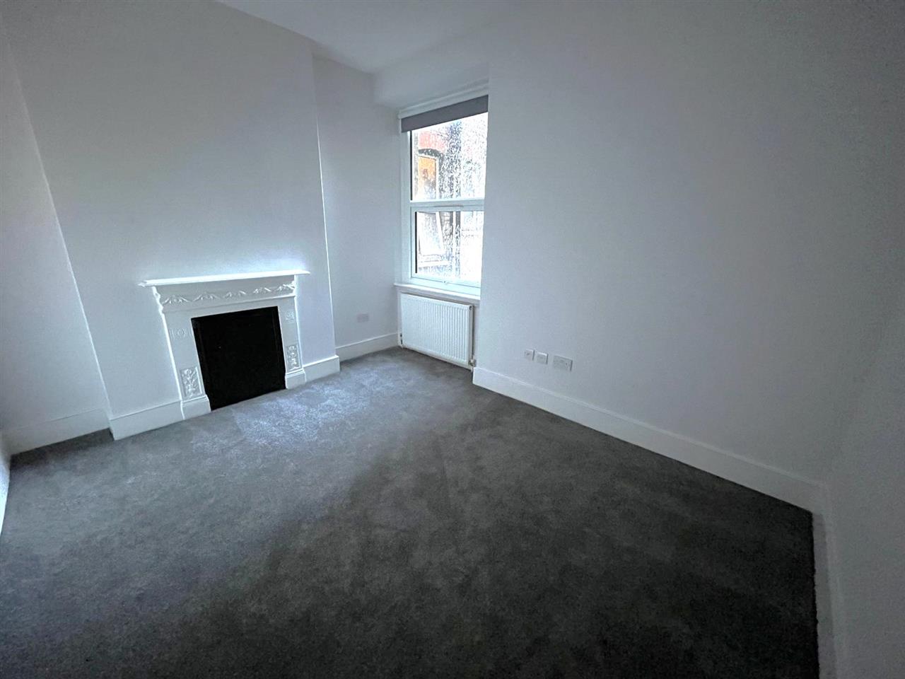 3 bed flat to rent 6