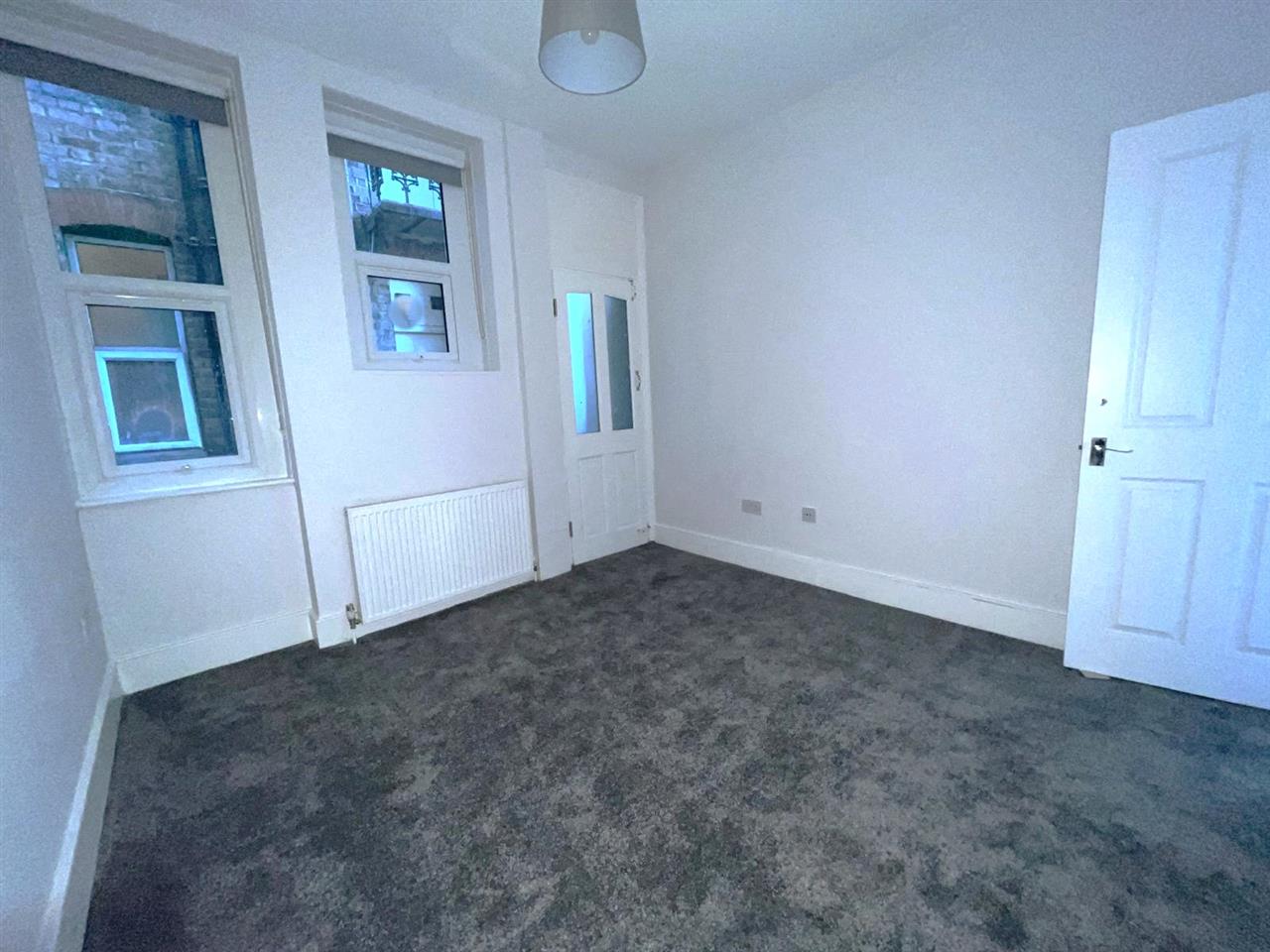 3 bed flat to rent 7