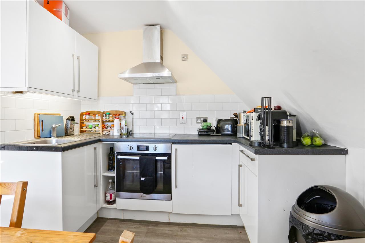 2 bed flat to rent in Yerbury Road 1