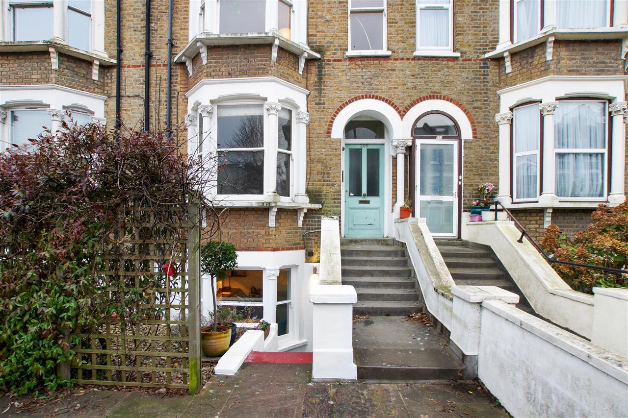 2 bed flat for sale in Tufnell Park Road  - Property Image 2