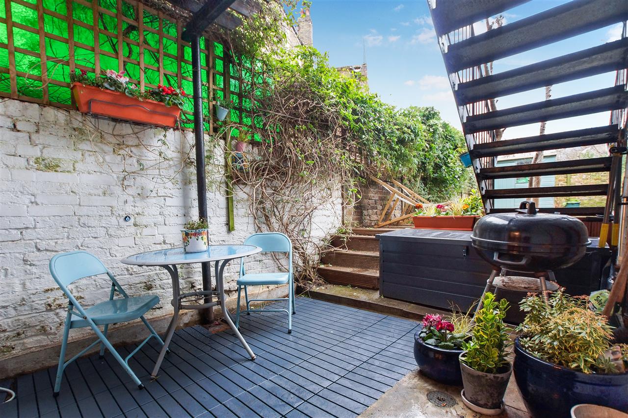 2 bed flat for sale in Tufnell Park Road 2