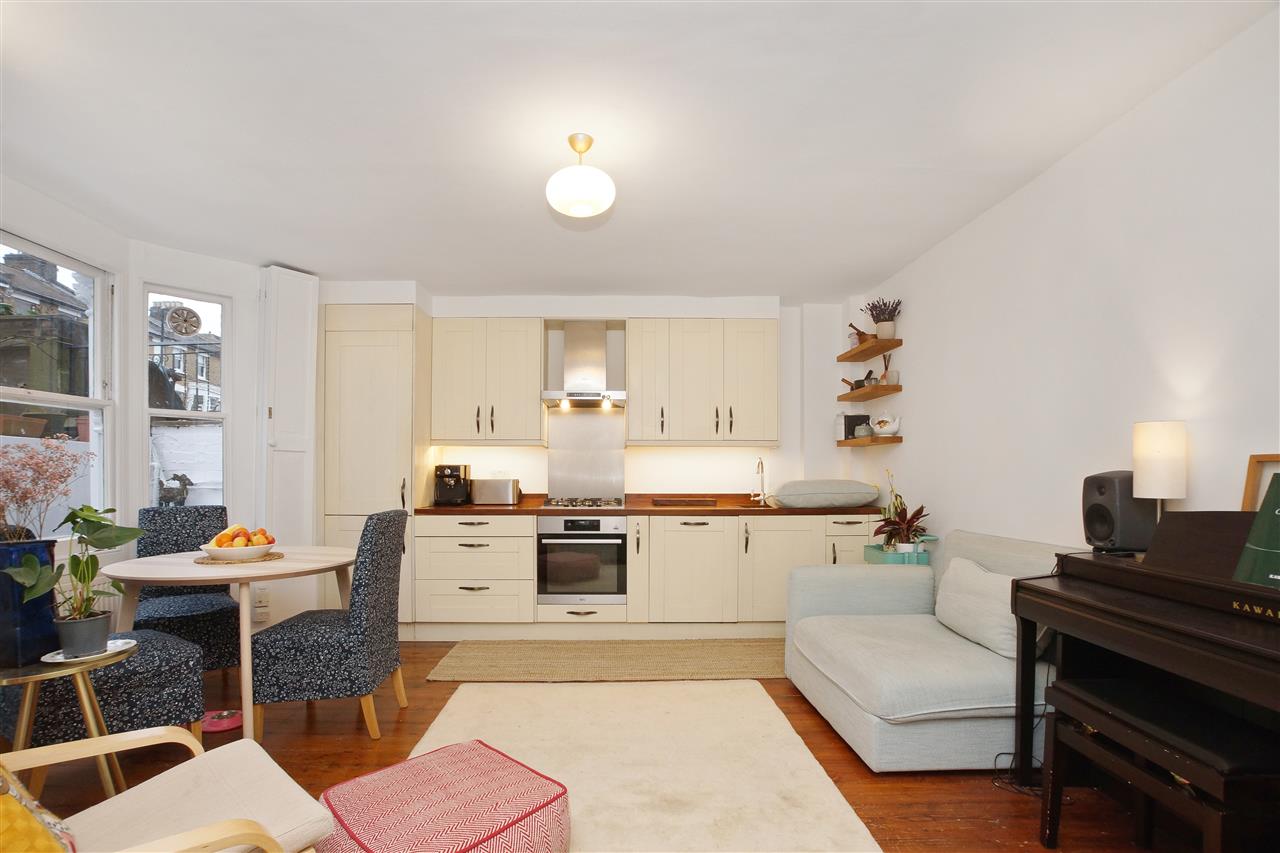 2 bed flat for sale in Tufnell Park Road  - Property Image 5