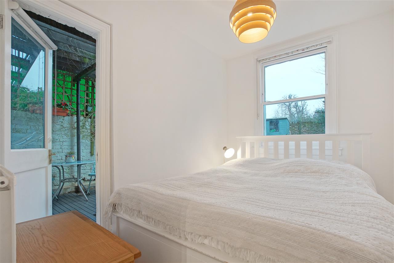2 bed flat for sale in Tufnell Park Road  - Property Image 8