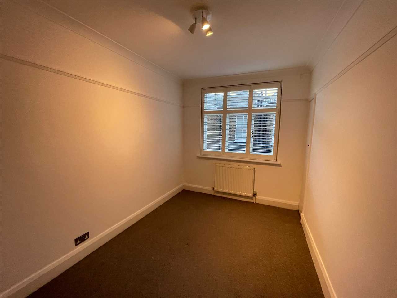 2 bed flat to rent in Southwood Lane 7