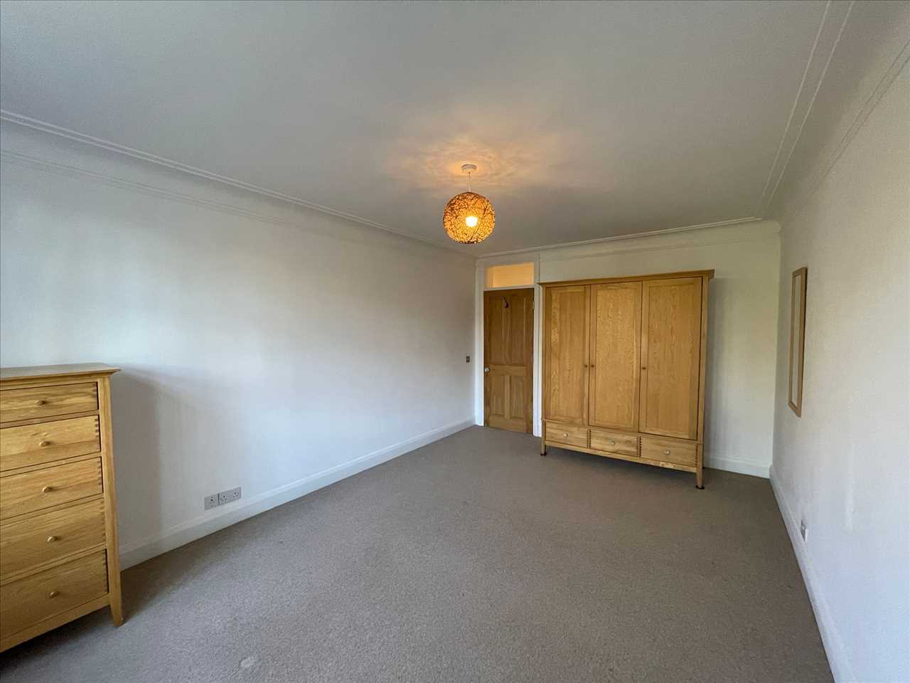 2 bed flat to rent in Southwood Lane 8