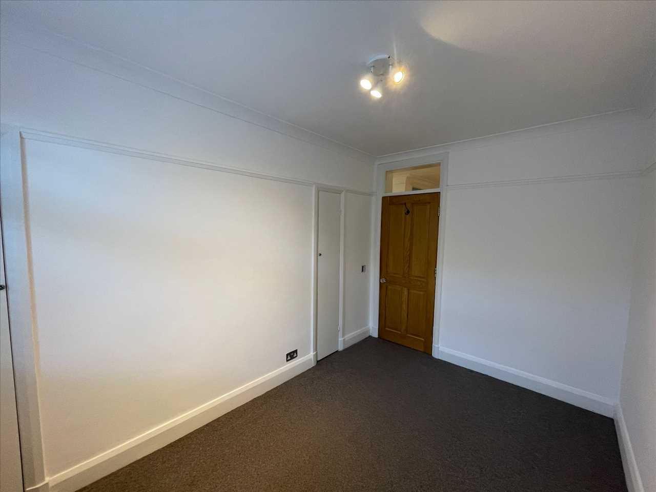 2 bed flat to rent in Southwood Lane 9