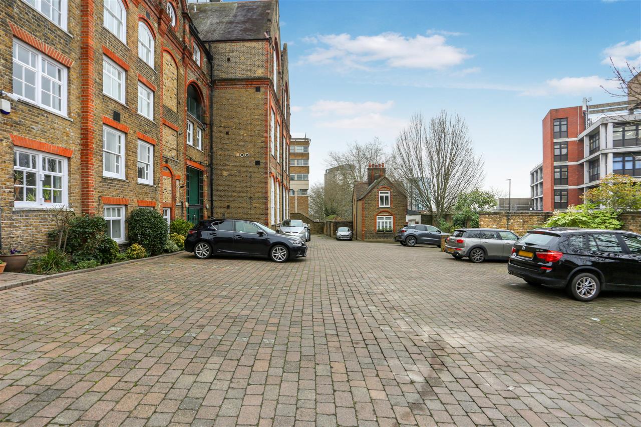 2 bed flat for sale 23