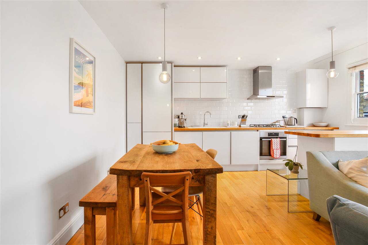 2 bed flat for sale in Tufnell Park Road  - Property Image 3