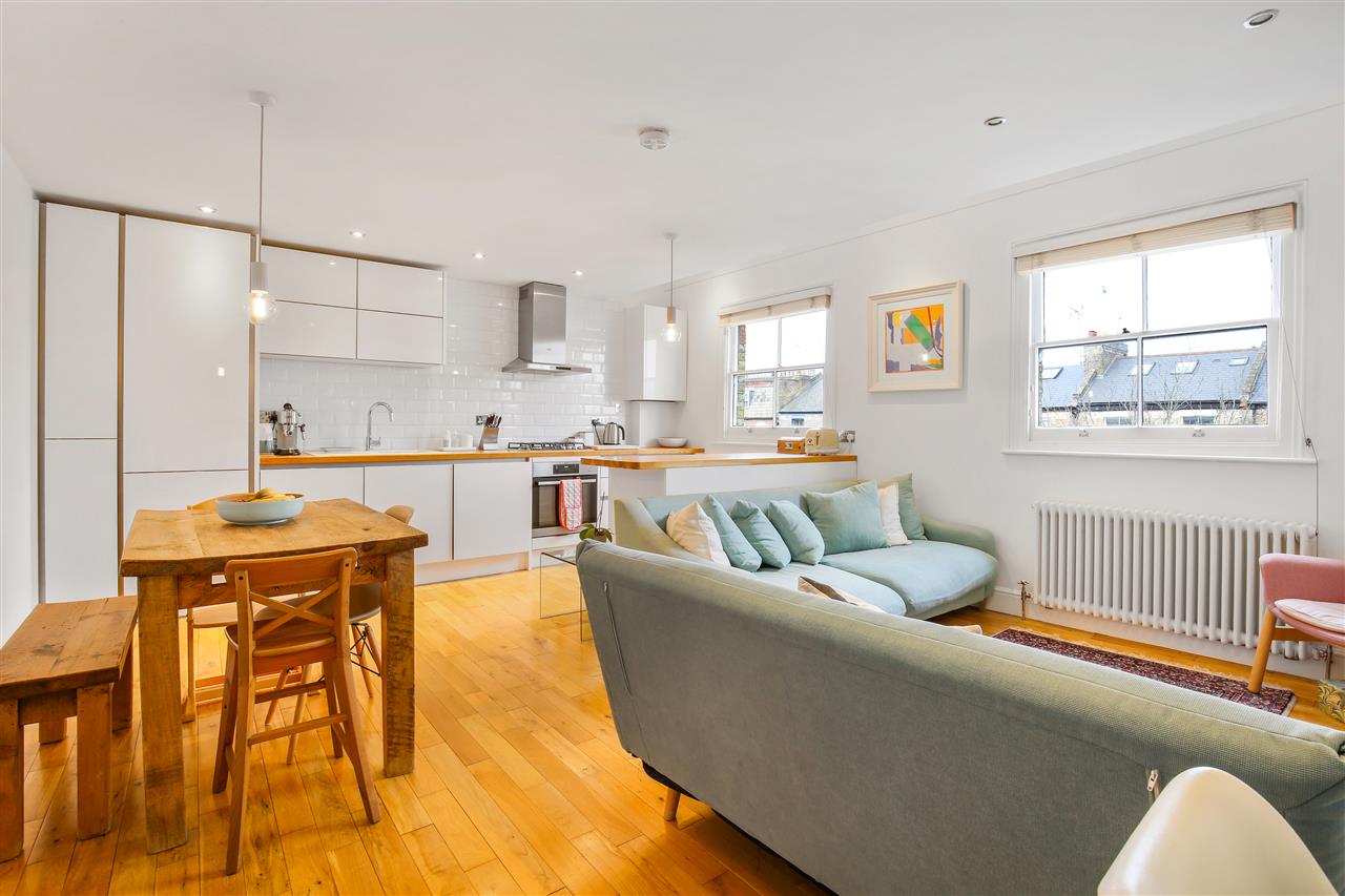 2 bed flat for sale in Tufnell Park Road 6