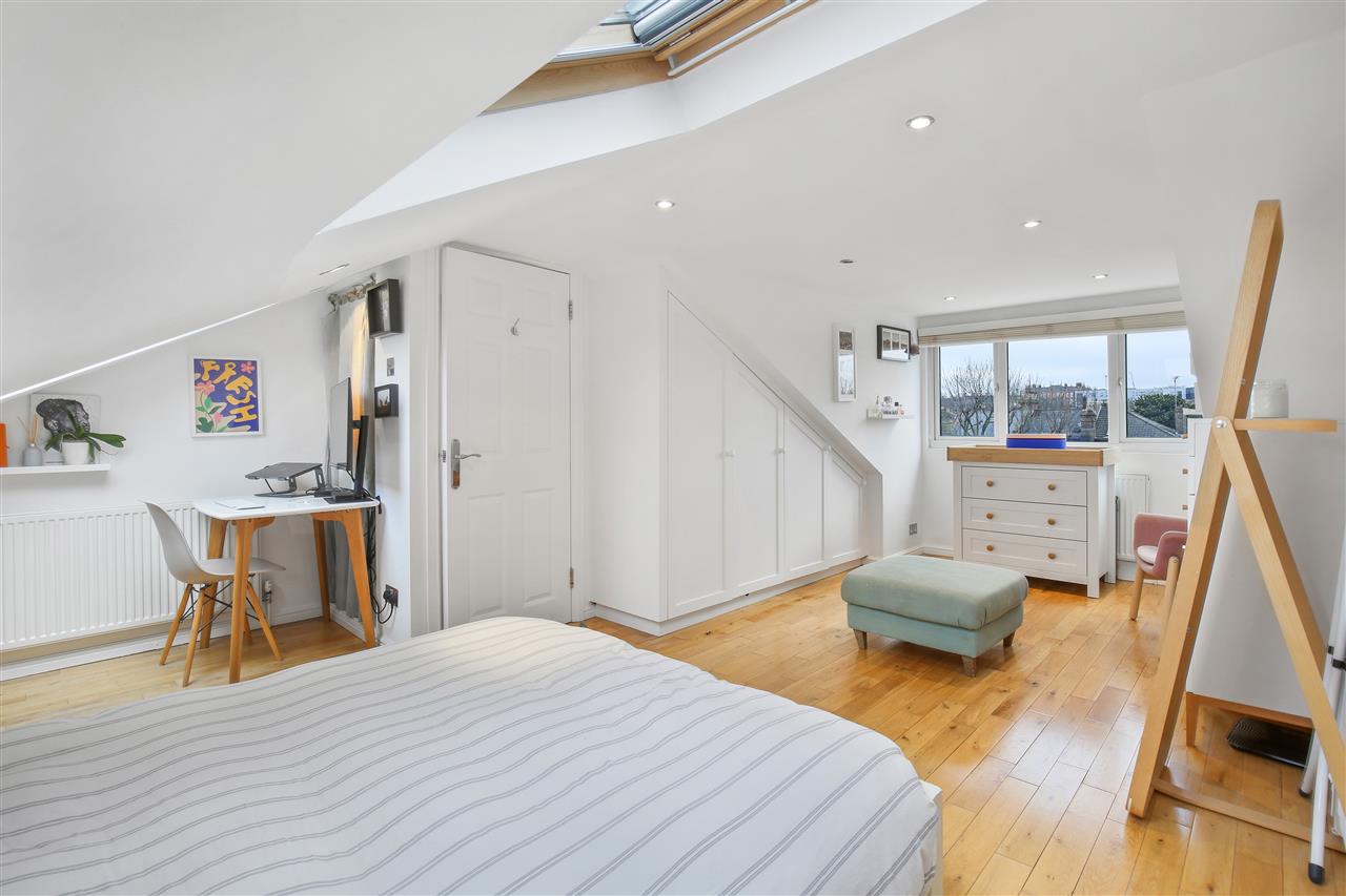 2 bed flat for sale in Tufnell Park Road 9